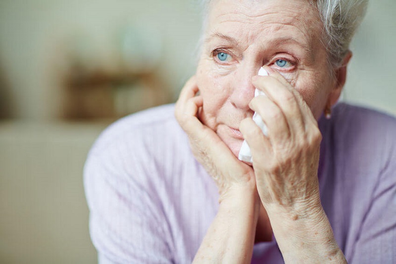 Các vấn đề tinh thần và tâm lý sẽ ảnh hưởng đến việc thiếu dinh dưỡng ở người già